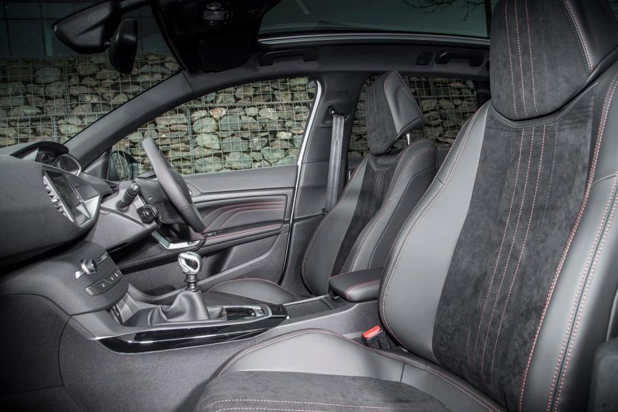  Peugeot 308 GT Line SW 2015 года  (UK) (фото 9 из 10)